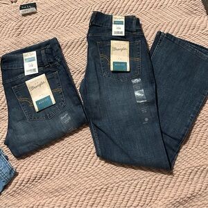 Woman’s Wrangler size 5x30 2 pair